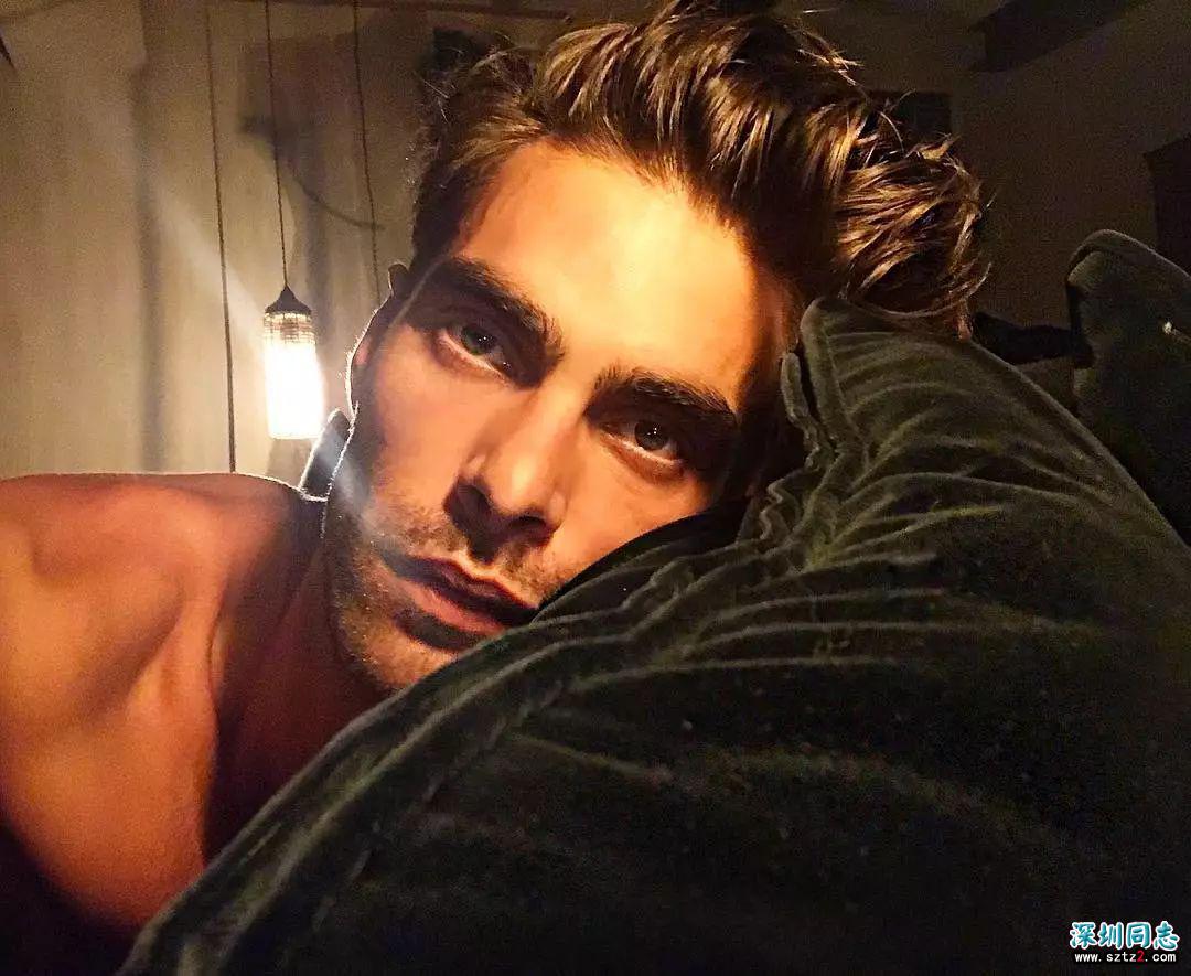 Jon Kortajarena 不仅是超模，还是Gay圈模范！